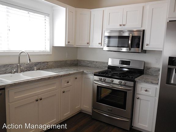 3rd image of 831 1/2 S Normandie Ave