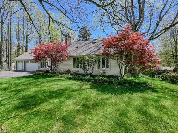 4712 Glenwood Dr, Mantua, OH 44255