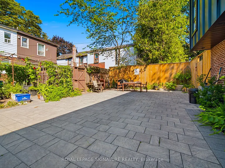 389R Leslie St S #SOUTH — Photo 18