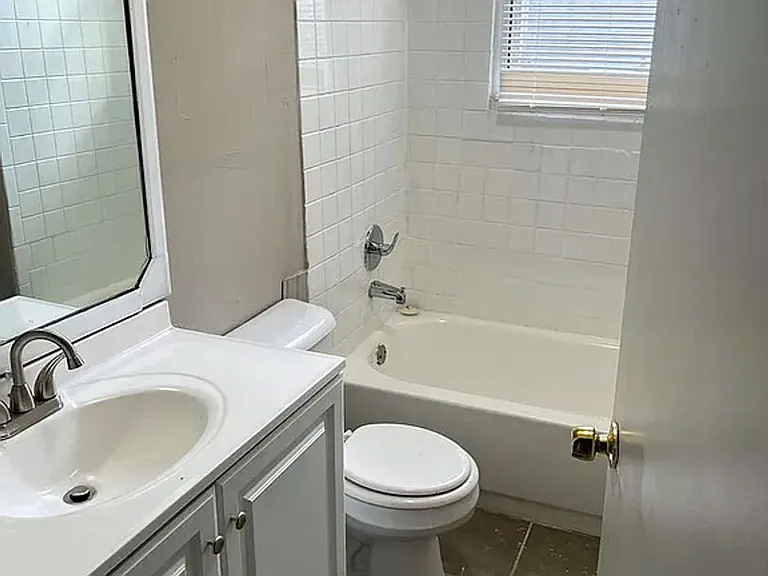 3643 W 8th St #1 — Photo 11