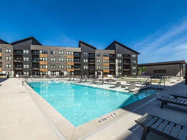 Paragon, 5176 Old Town Hall Rd #0eb2d6f34, Eau Claire, WI 54701