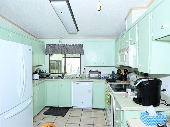 5th image of 810 Periwinkle Cir
