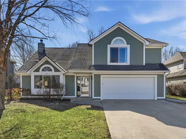 1001 N 2nd St E, Louisburg, KS 66053