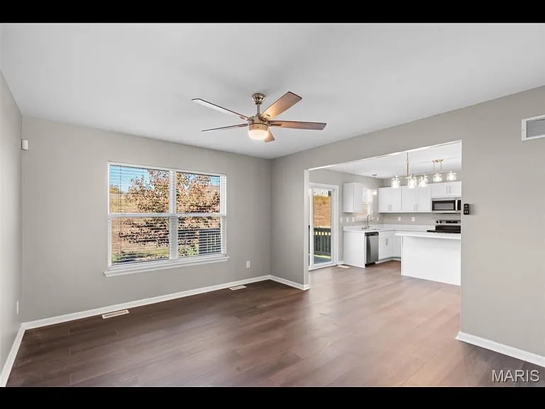 427 Parkgate Dr — Photo 4