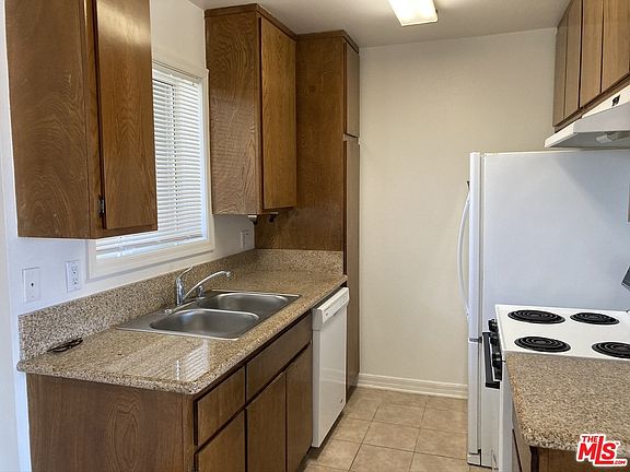 5th image of 1440 23rd St APT 308