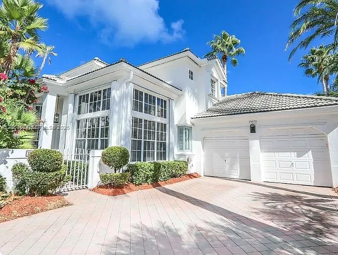 Aventura Estates — Photo 1