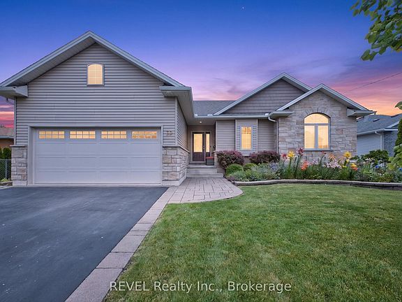 2nd image of 30 Drummond Cres