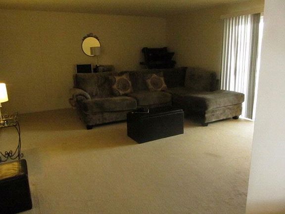 4th image of 960 Beau Dr Unit 202