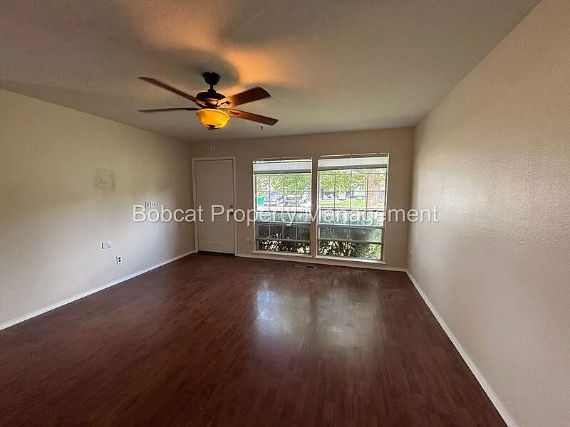 3 bed, 2.0 bath, 1060 sqft, $2,445 — Photo 4