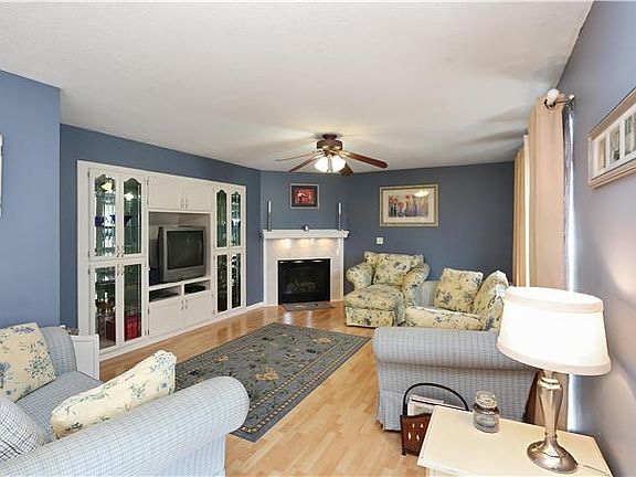 5th image of 701 Graystone Dr