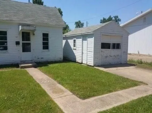 621 S 11th St, Estherville, IA 51334