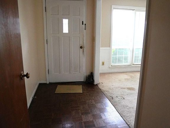 2nd image of 100 Crowndale Dr