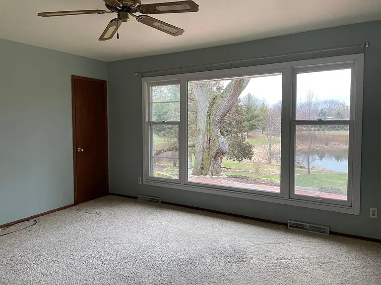 1023 Lexington Dr — Photo 9