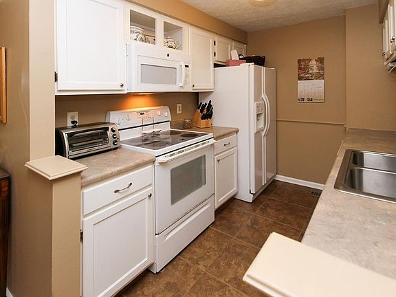 4th image of 7981 Sunset Cove Dr