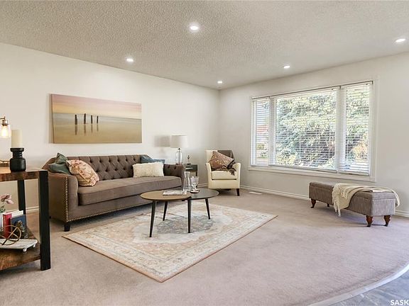 3rd image of 52 Aster Cres