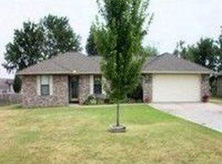 508 E 10th St, Grove, OK 74344