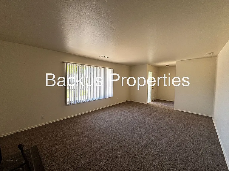 790 Fairfax Dr — Photo 6