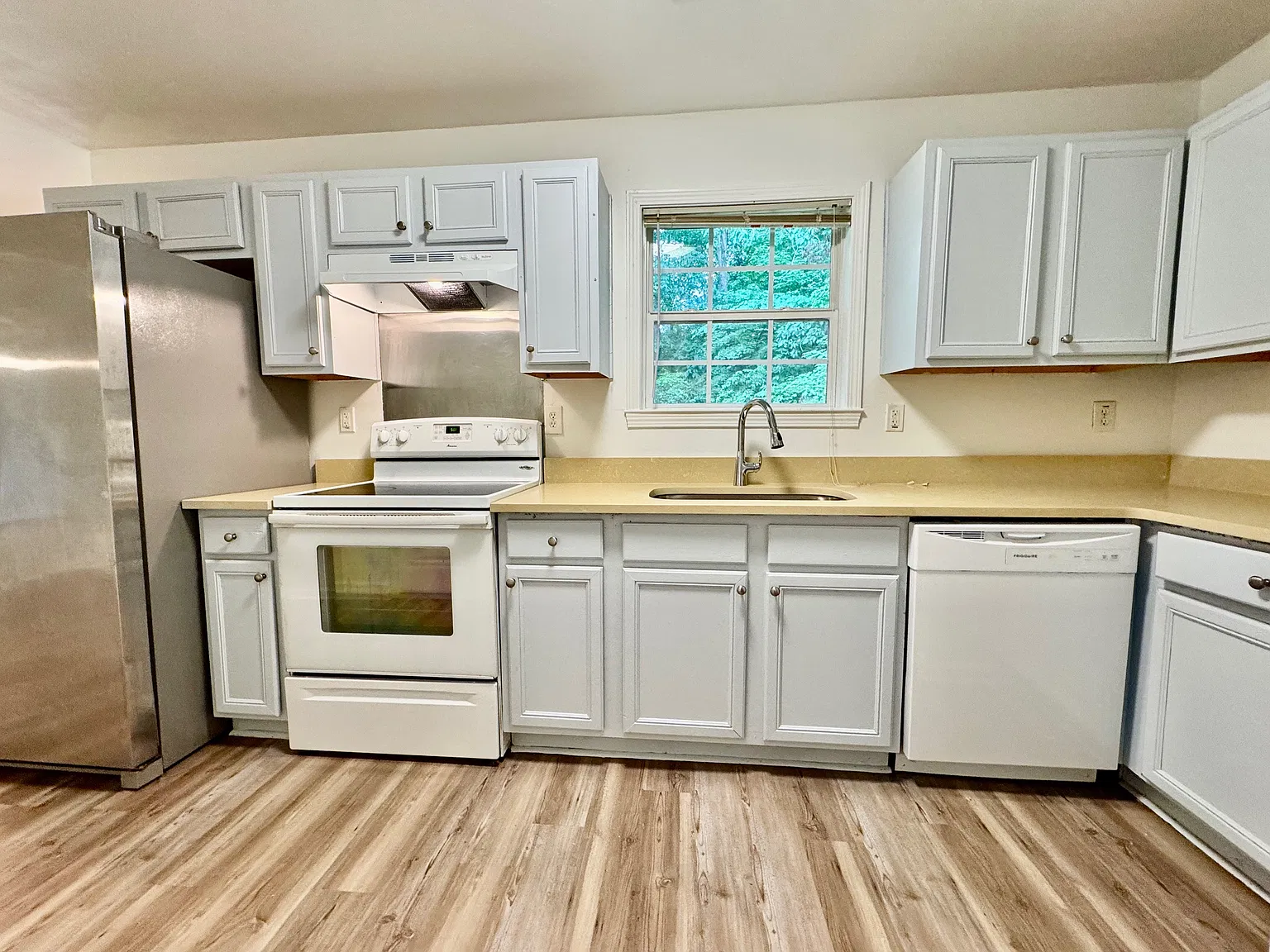 4 bed, 2.5 bath, 1742 sqft, $1,800 — Photo 3