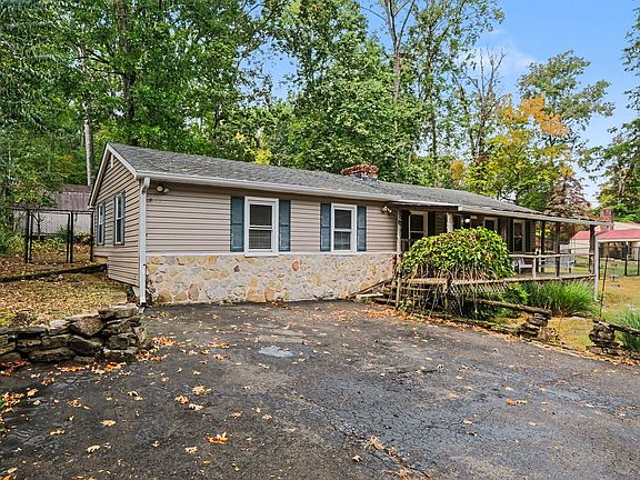 4th image of 313 Davis Corner Rd