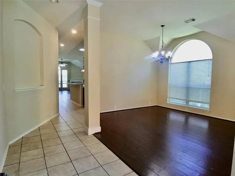 19314 Chislestone Ln — Photo 2