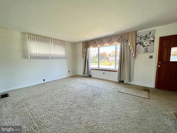 4th image of 3716 Clearwater Ln