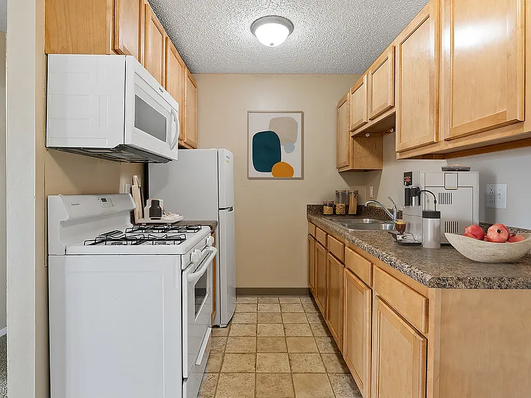 Canyon Lake Apartments — Photo 4