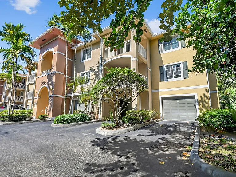 6511 Emerald Dunes Dr #304 — Photo 4