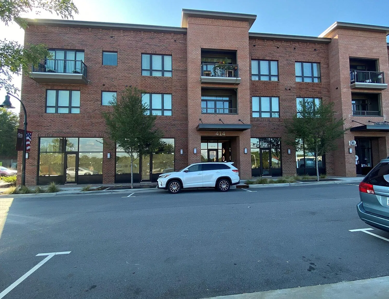 1 bed, 1.0 bath, 780 sqft, $1,300 — Photo 1