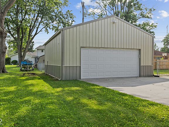 4th image of 740 Linden Dr