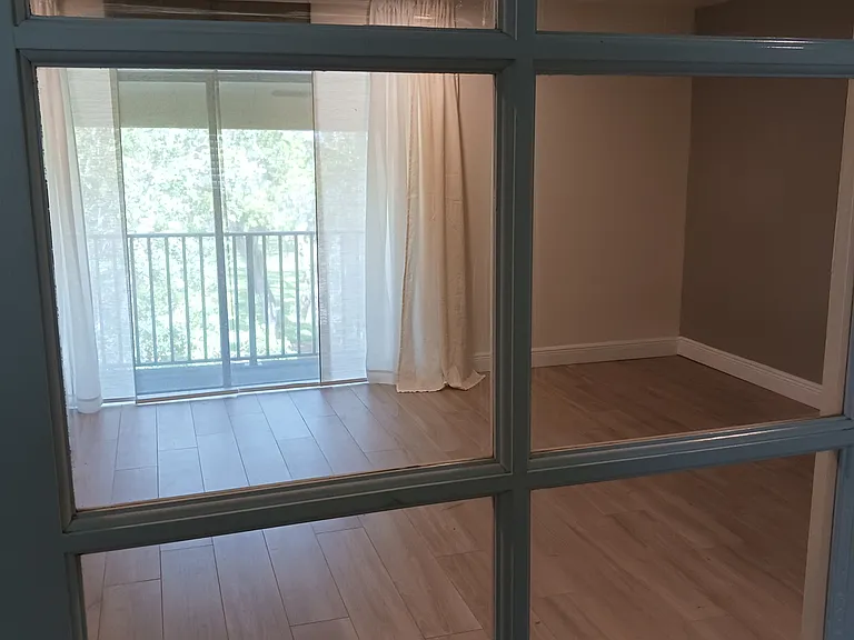 Frenchdoor to master bedroom