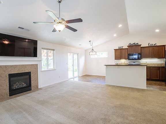 3rd image of 4950 Glacier Dr