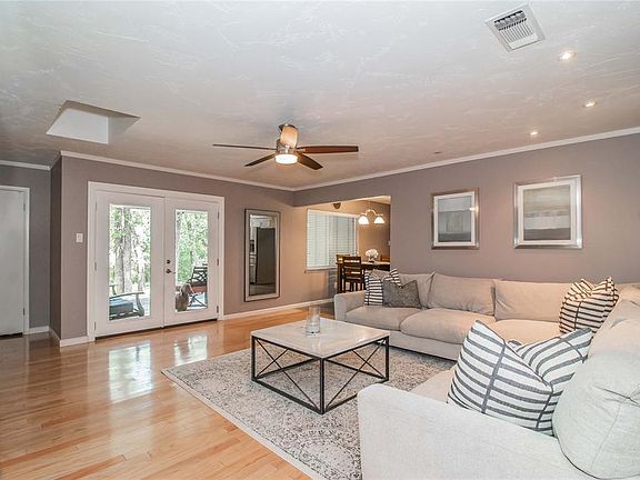 2nd image of 1702 Parkcrest Ter