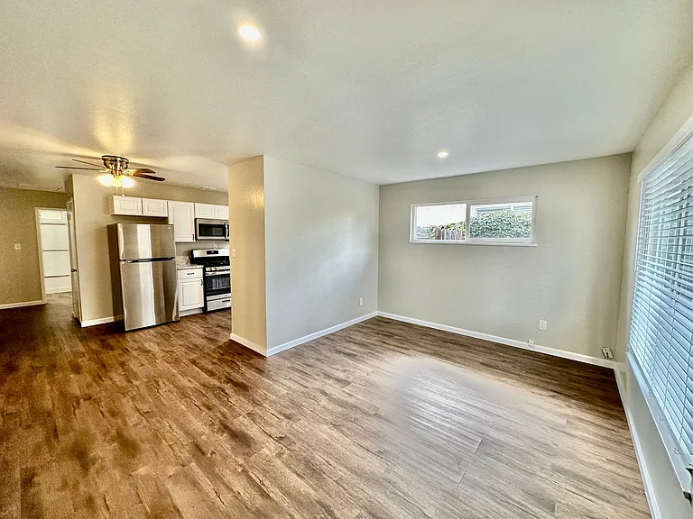 6131-6133 Horton Dr — Photo 3