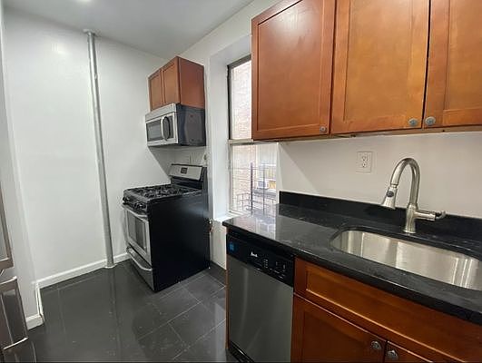 4th image of 532 W 143rd St #42A