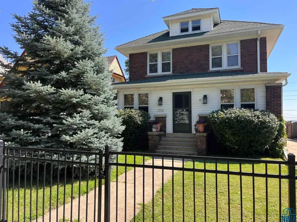 1710 Douglas St, Sioux City, IA 51105