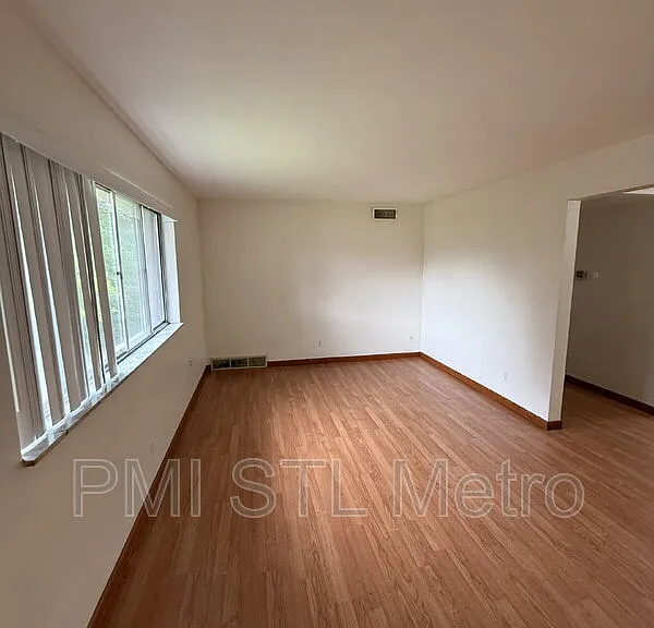 4838 S Broadway St #C — Photo 2