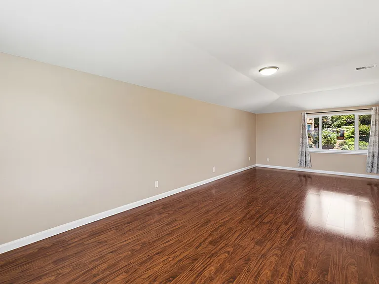 181 Piazza Way — Photo 29