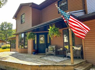 62 Hancock Dr, Flora, IL 62839