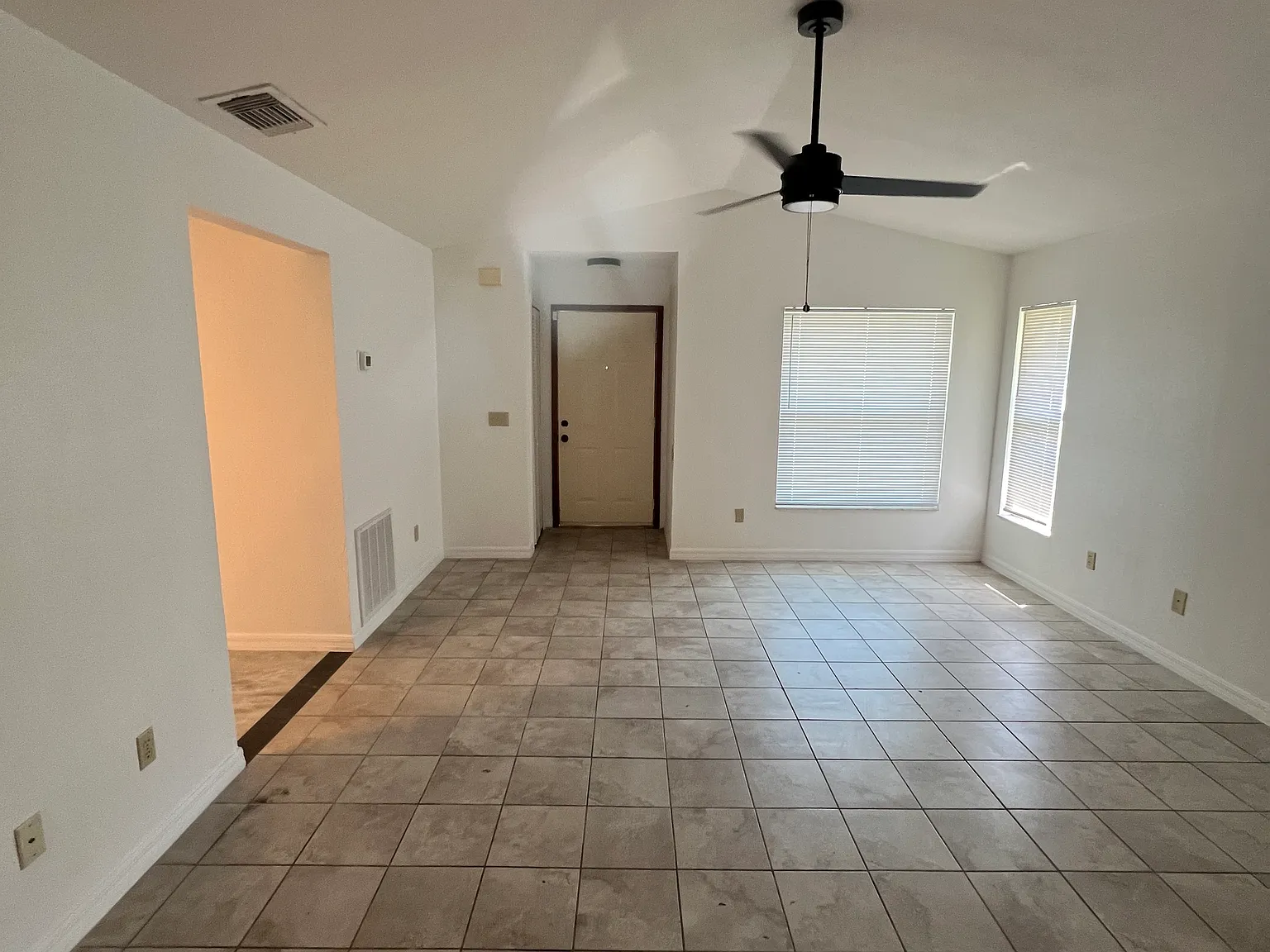 1906 Dixie Belle Dr — Photo 3