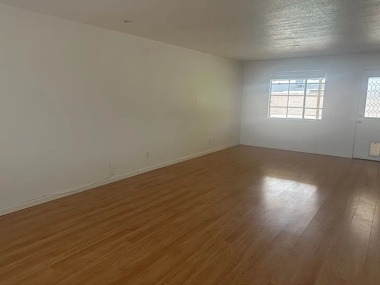 6725 E Sheridan St — Photo 3