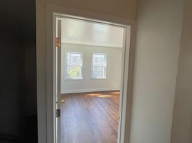 1222 Simms Pl NE