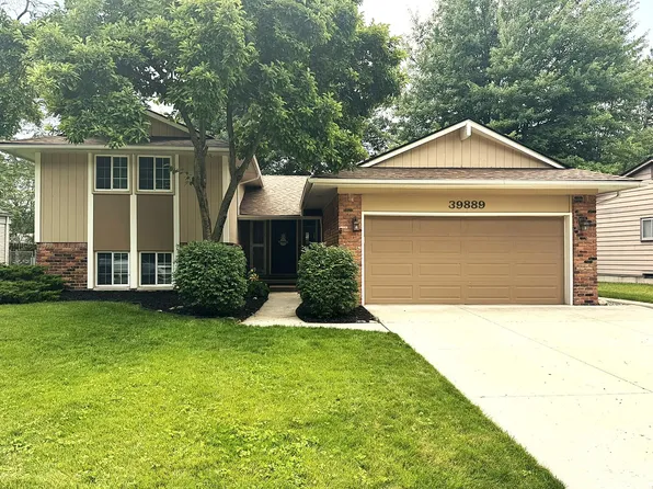 39889 Coronation Rd, Canton, MI 48188