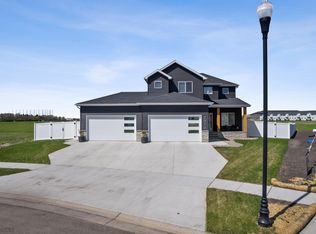 2970 Prairie Farms Cir S, Fargo, ND