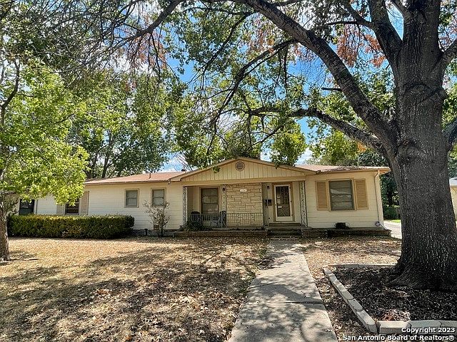 1st image of 120 BEVERLY DR