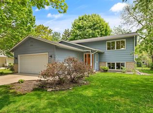 7512 Fairfield Rd N, Brooklyn Park, MN 55444