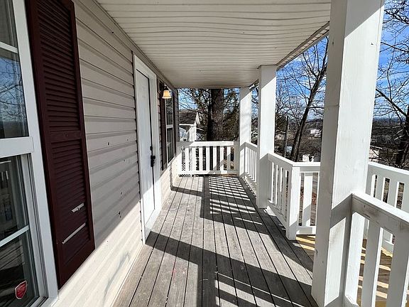 3rd image of 829 Sylvan Dr