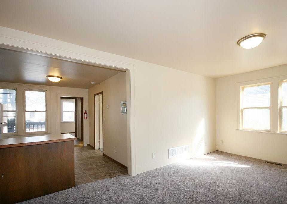1st image of 1099 Bush Ave APT 4