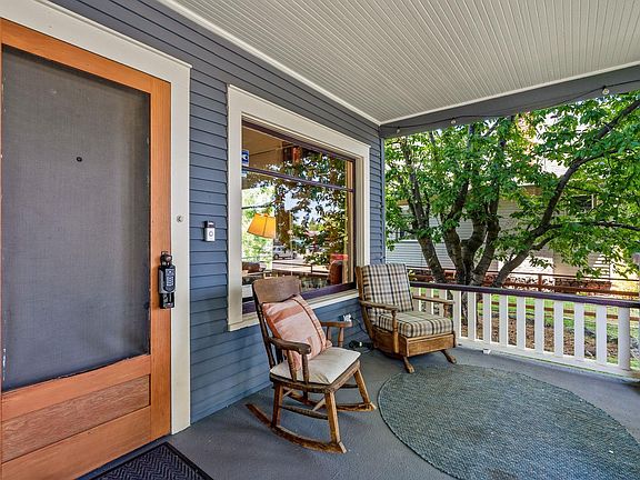 4th image of 1026 W Grace Ave