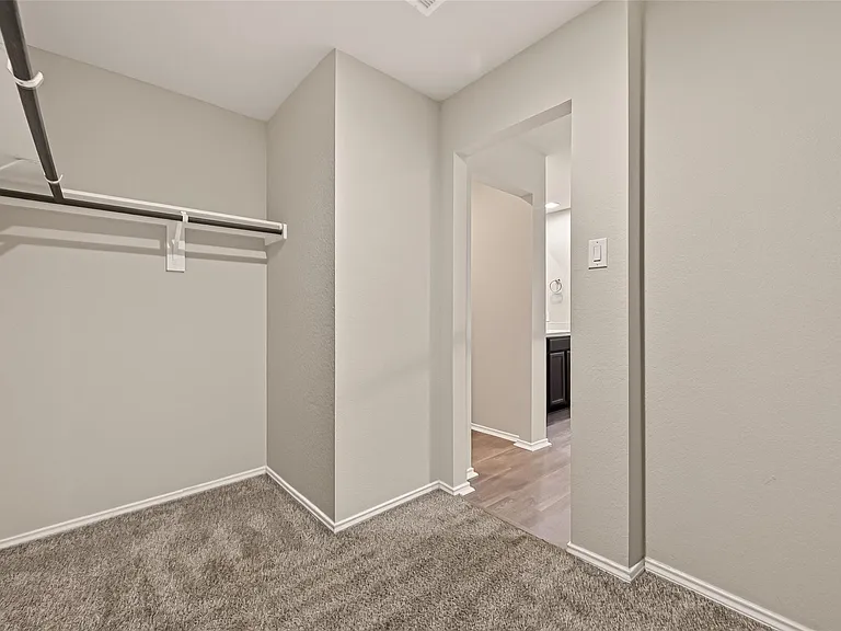 21422 Chester Cliff Ln — Photo 38