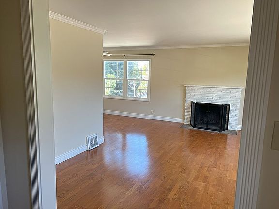 4th image of 3700 Fernwood St